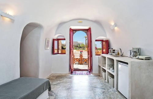 Kamari Casa | Amelie Canaves - Residence in the village of Finikia, 15min walk from Oia