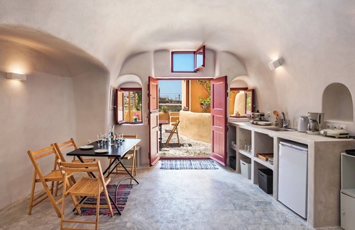 Kamari Casa | Amelie Canaves - Residence in the village of Finikia, 15min walk from Oia