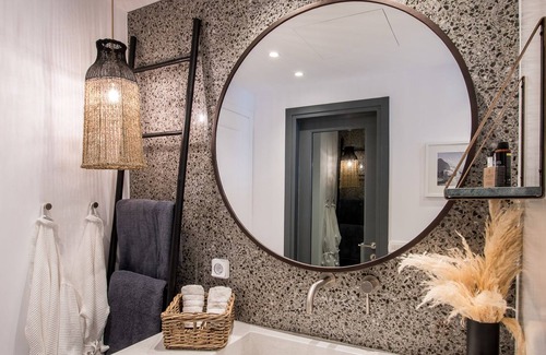 Fira Hotel | Amelot Art Suites