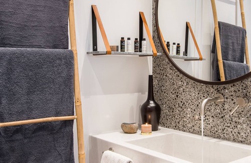 Fira Hotel | Amelot Art Suites