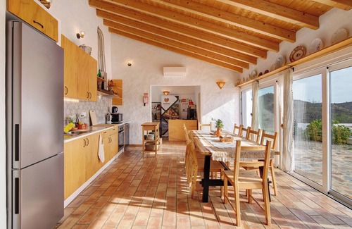 Alta Mora Apartamento | Habitación 'Amêndoa Amarga' con Vista a la Montaña, Wi-Fi y Aire Acondicionado
