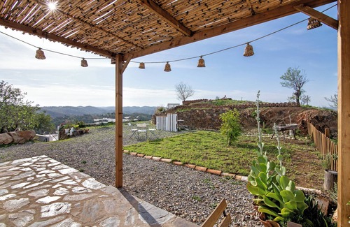 Alta Mora Apartamento | Habitación 'Amêndoa Amarga' con Vista a la Montaña, Wi-Fi y Aire Acondicionado