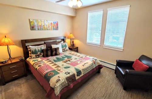 Winter Park Apartamento | Amenities Deck Level, Walk to Gondola WP Resort