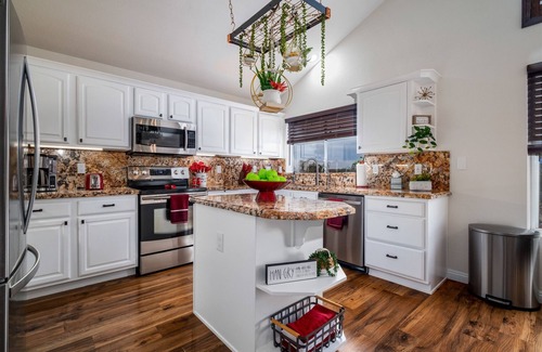 Gilbert Casa | Amenities Galore! Heated Pool, Play Structure, Putting Green