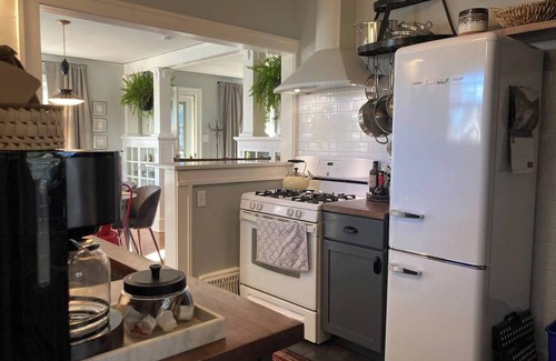 Sheridan Casa | Amenities Galore Sweet Li’l Bungalow in Sheridan