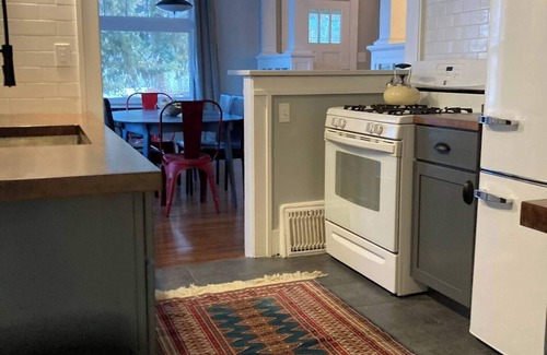 Sheridan Casa | Amenities Galore Sweet Li’l Bungalow in Sheridan