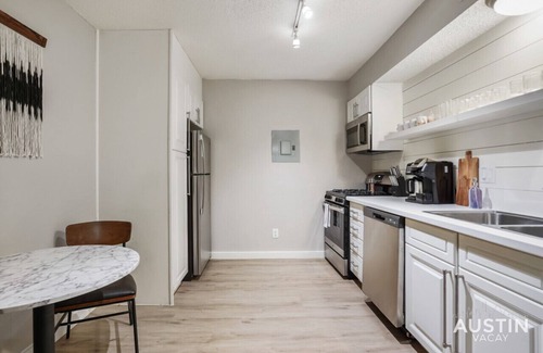 Brentwood Apartamento | Amenity Heavy Serene Apt in Convenient Location