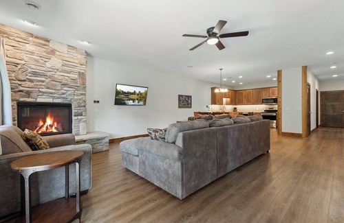 Crosslake Condominio | Amenity packed Condo #820 Shores of Cross Lake
