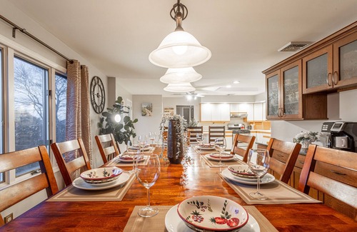 Cairo Cabina | Amenity-Rich Fun Cabin~HotTub*GameRm*20-min to Ski