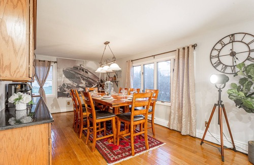 Cairo Cabina | Amenity-Rich Fun Cabin~HotTub*GameRm*20-min to Ski