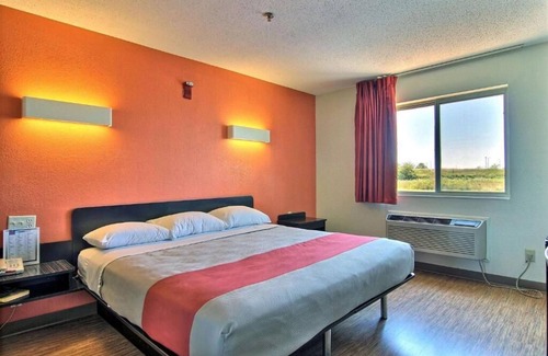 Gilman Hotel | Motel 6 Gilman, IL