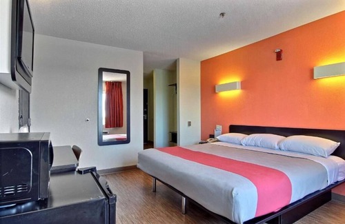 Gilman Hotel | Motel 6 Gilman, IL