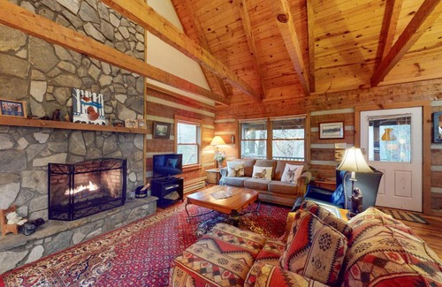 Seven Devils Casa | American Pride Cabin