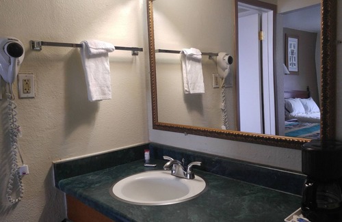 Williams Hotel | American Regency Inn