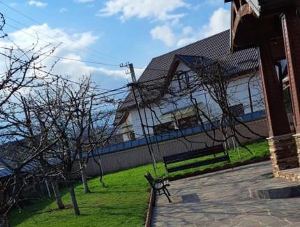 Baltatesti Casa | American Style Vacation Home