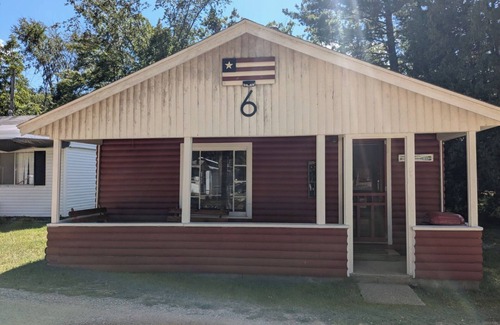 Prudenville Cabina | Cabin #6 - Americana