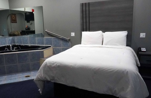 Humble Hotel | Americas Best Value Inn & Suites Bush Intl Airport