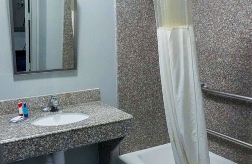 Humble Hotel | Americas Best Value Inn & Suites Bush Intl Airport