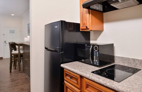 Humble Hotel | Americas Inn and Suites IAH North
