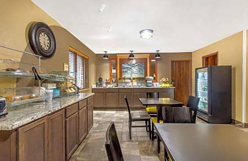 Delafield Hotel | AmericInn by Wyndham Delafield