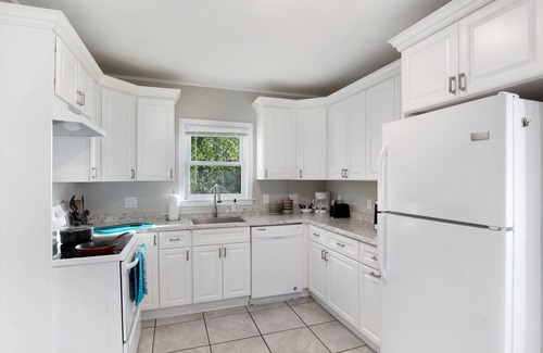 Amesbury Condominio | Ames for Fun