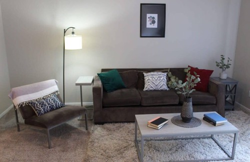 Ames Apartamento | University Flat + Amenitized Building