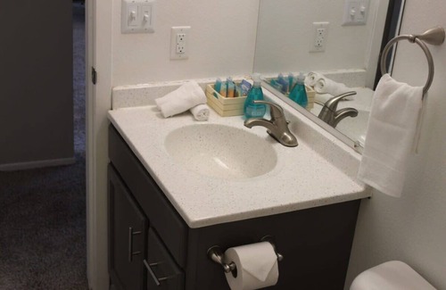 Ames Apartamento | University Flat + Amenitized Building