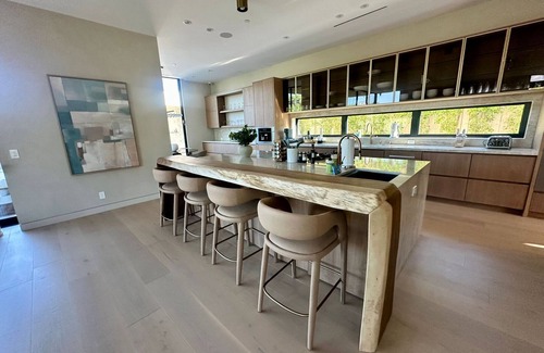Encino Casa | Amestoy Modern: Stunning 4BR Estate with Theater & Gym
