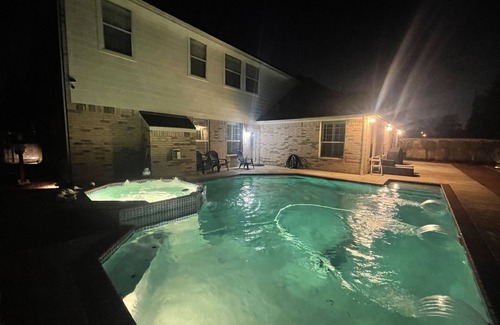 Champion Forest Casa | AMHOT - in Houston with heated pool spa