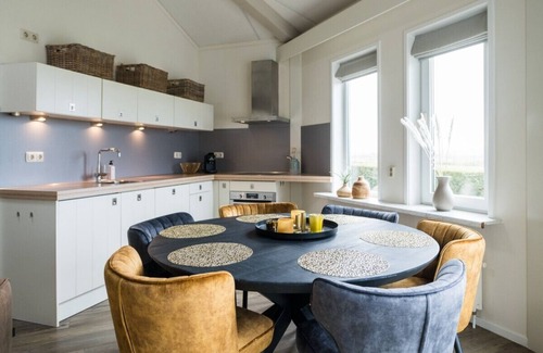Hollum Casa | Amie a nice holiday home near the golf course, the village of Hollum and nature.