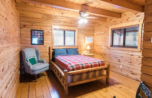 Hickory Hills Chalet De Esquí | Casa de troncos Amish de 5 dormitorios con vista de 50 millas en el área de esquí / balsa / senderismo de Pocono