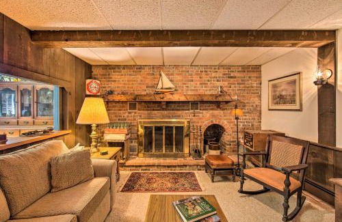 New Holland Apartamento | Amish Country Apartment with Cozy Fireplace!