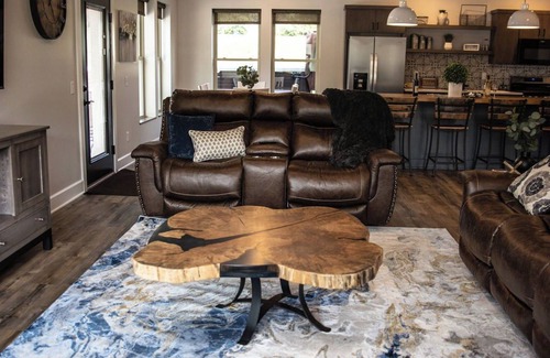 Somerdale Casa | Amish Country Farmhouse Sugarcreek