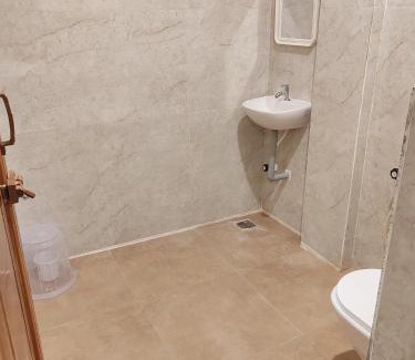 Tiruvannamalai Hotel | Ammayi Temple View
