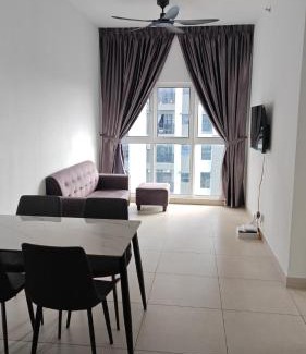 Kajang Apartamento | Amna Lovely Vacation House Fast Wifi 3 Aircond And Netflix