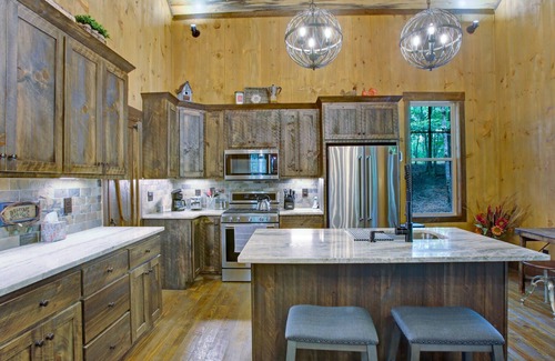 Morganton Cabina | Among The Stars-Single Floor Modern Luxury Cabin, Fire Pit, Large Kitchen
