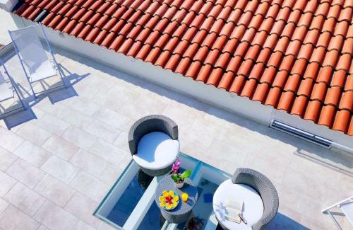 Liparlati Casa | Amore Rentals - Casa Cristallo
