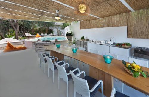 Marina del Cantone Villa | Amore Rentals - Villa Ariadne