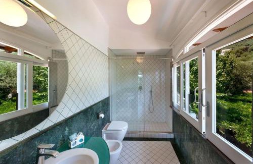 Marina del Cantone Villa | Amore Rentals - Villa Ariadne