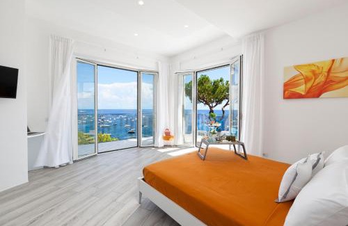 Marina del Cantone Villa | AMORE RENTALS - Villa Iside