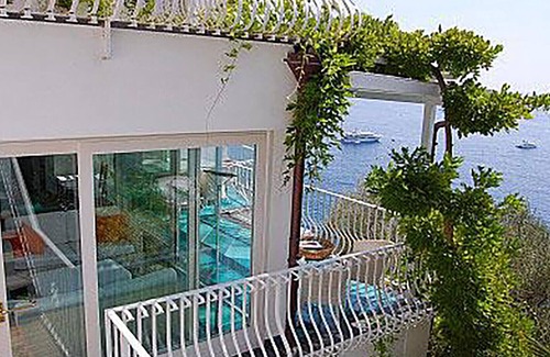 Arienzo Villa | AMORE RENTALS - Villa Le Sirene 1 with Private Pool, Sea View and Breakfast