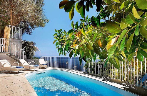 Arienzo Villa | AMORE RENTALS - Villa Le Sirene 1 with Private Pool, Sea View and Breakfast