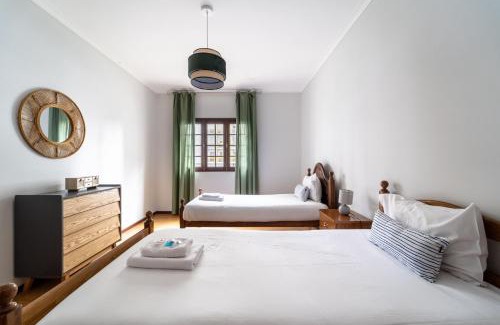 Viana do Castelo Casa | Amorosa Villa, 500m from the beach by House and People