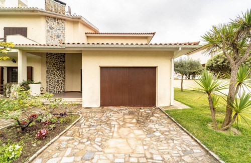 Darque Casa | Amorosa Villa, 500m from the beach by House and People