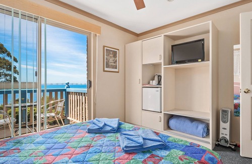 Swansea Hotel | AMOS HOUSE MOTEL