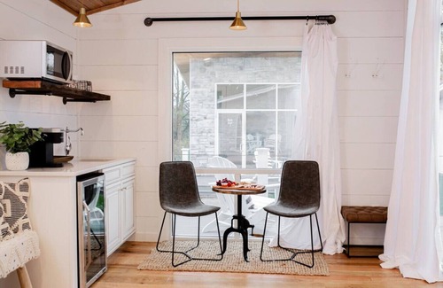 Lake Forest Estates Casa | Amoureux Suite at Baetje Farms