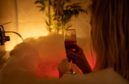 Cour-Cheverny Apartamento | Amoureux Suite romantique Spa privé Cinta Bali châteaux de la Loire