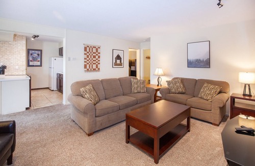 Dillon Condominio | Amphitheater | Lake View, Pool-Hot Tub