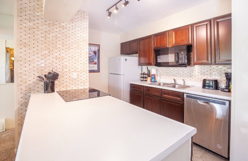 Dillon Condominio | Amphitheater | Lake View, Pool-Hot Tub