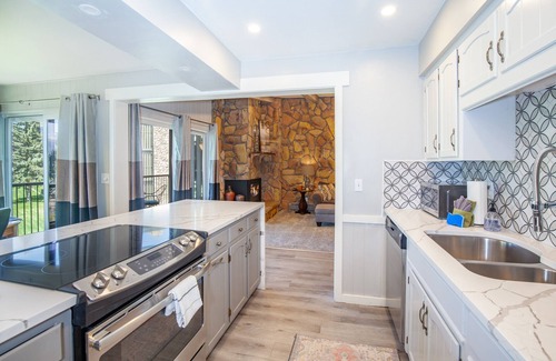 Dillon Condominio | Amphitheater | Pool, Hot Tub, 5 Resorts